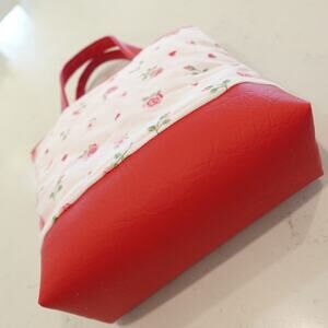 QUILTED Heart and Roses Tote / POLKA DOT LINER/ wipeable base